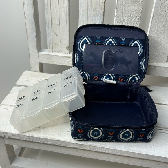 Vera Bradley Marrakesh Patterned Medicine Holder w/ ID Slot NWOT - Picture 7 of 7